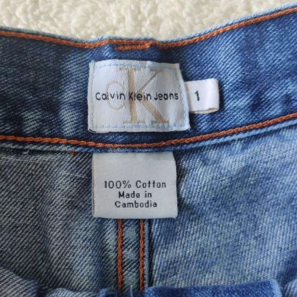 Calvin Klein Jean Shorts Sz(1) 100% Cotton - Picture 3 of 5